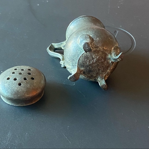 Vintage Old Colony miniature potbelly salshaker - Picture 4 of 6